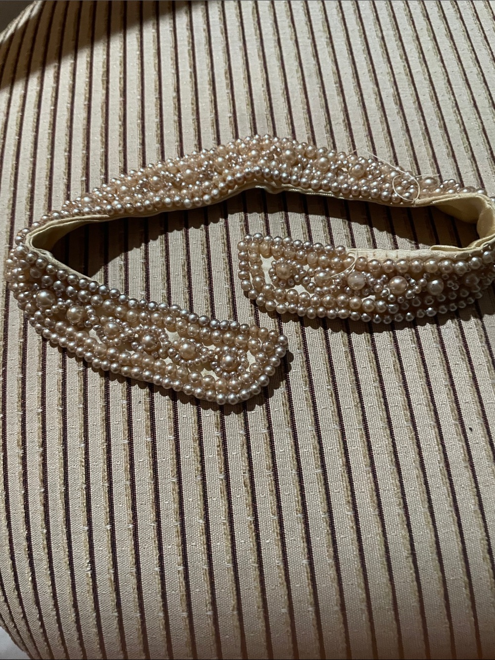 Vintage Pearl collar 1950’s
Satin back. All pearls intact.